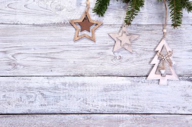 Gri ahşap arka plan üzerinde Noel kompozisyon