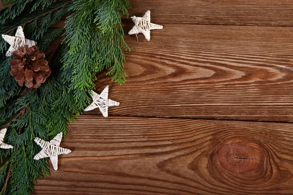 Weihnachtskomposition Auf Braunem Holzgrund — Stockfoto