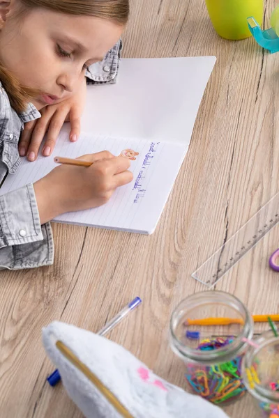 Het Meisje Les Kreeg Taak Een Teddybeer Tekenen Het Jonge — Stockfoto