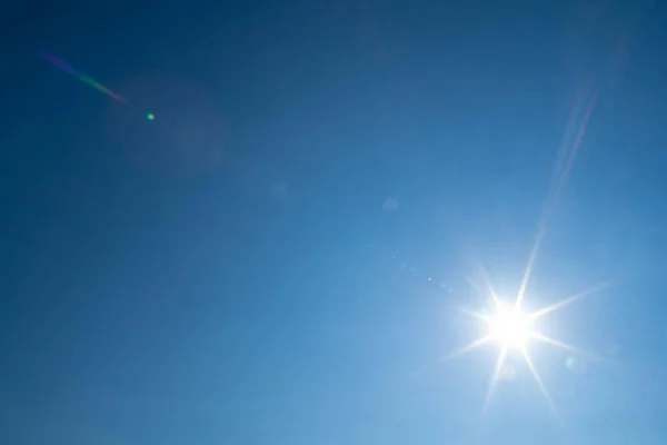 Raios Sol Afiados Dia Sem Nuvens Verão Tempo Férias Céu — Fotografia de Stock