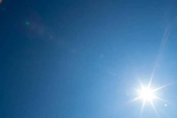 Raios Sol Afiados Dia Sem Nuvens Verão Tempo Férias Céu — Fotografia de Stock