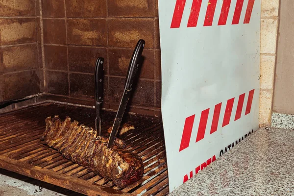 "Parrillada "churrasco argentino fazer em carvão vivo (sem chama), carne" asado ", pão", Chorizo " — Fotografia de Stock