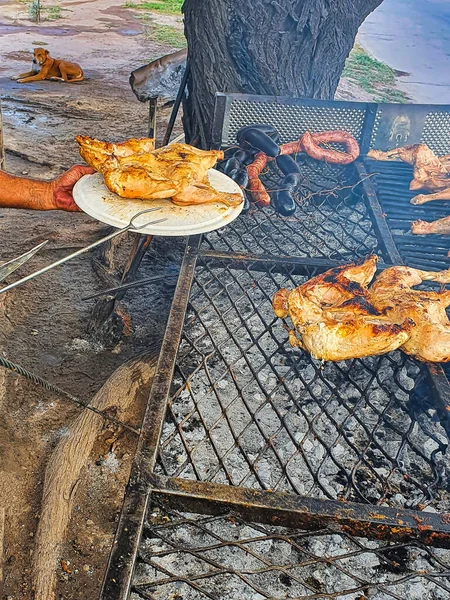 Grillezett Csirke Különböző Méretben Faszén Tűzhely Alacsony Utcai Piac Street — Stock Fotó