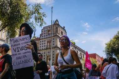 CDMX, Mexico City / Mexico - 17 Eylül 2017: 'Ni Una Menos' marşı, Ciudad de Mexico, Centro historico, Meksika.