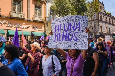 CDMX, Mexico City / Mexico - 17 Eylül 2017: 'Ni Una Menos' marşı, Ciudad de Mexico, Centro historico, Meksika.