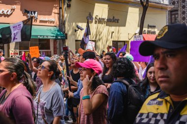 CDMX, Mexico City / Mexico - 17 Eylül 2017: 'Ni Una Menos' marşı, Ciudad de Mexico, Centro historico, Meksika.