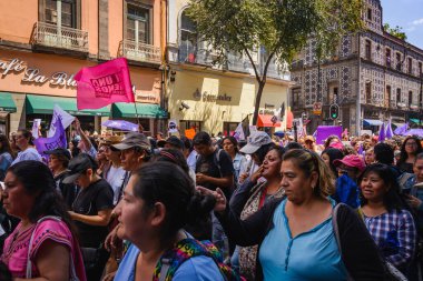 CDMX, Mexico City / Mexico - 17 Eylül 2017: 'Ni Una Menos' marşı, Ciudad de Mexico, Centro historico, Meksika.