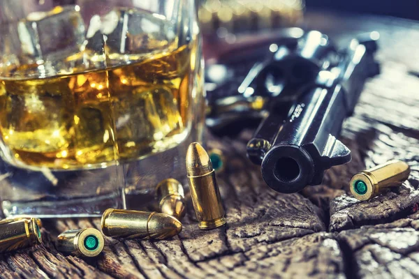 Glass Whiskey Cognac Bourbon Revolver Bullets Wooden Table — Stock Photo, Image
