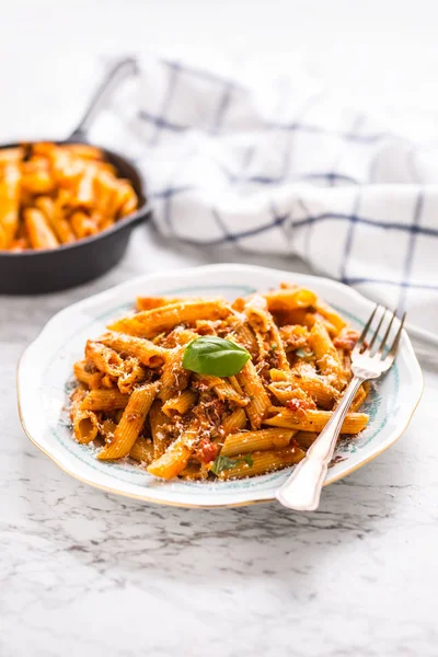 Pena Comida Macarrão Italiana Com Sause Bolonhesa Prato — Fotografia de Stock