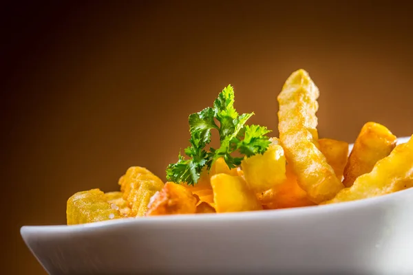 Frites Pommes Terre Dans Bol Blanc Avec Herbe Persil — Photo