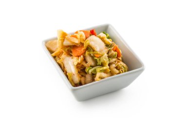 Çin lahanası vhite üzerinde izole karışık salata.