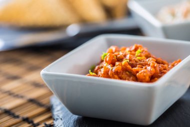 Ton balığı cereamy tartar tost ekmek kayrak Yönetim Kurulu ile.