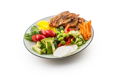 Japon salatası somon ve sebze balık ve beyaz arka plan üzerinde izole chopsticks.