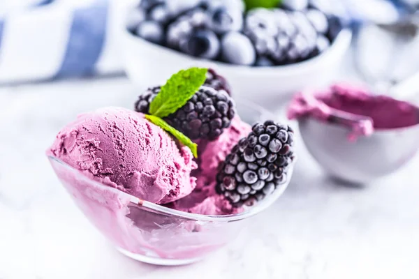 Blueberry Blackberry Ice Cream Bowl Frozen Fruits — Stock Photo, Image