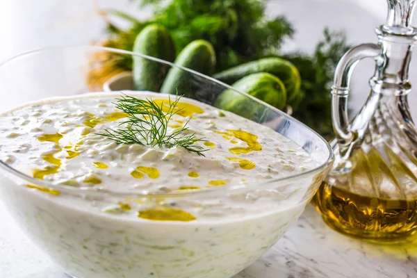 Salsa Griega Aderezo Tzatziki Preparado Con Crema Agria Pepino Rallado —  Fotos de Stock