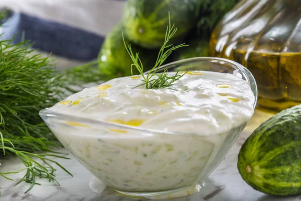 Griechischer Dip Sauce Oder Dressing Tzatziki Mit Geriebenen Gurken Saure — Stockfoto