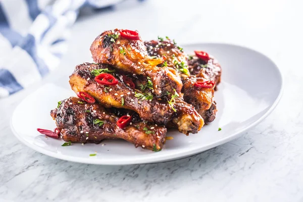 Patas Pollo Asadas Asadas Parrilla Plato Blanco — Foto de Stock