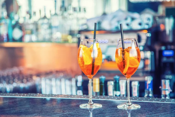 Aperol Spritz Drink Sul Bancone Del Bar Pub Ristorante — Foto Stock