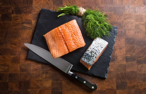 Raw Salmon Fillet Dill Lemon Olive Oil Salt Pepper — Stock Photo, Image