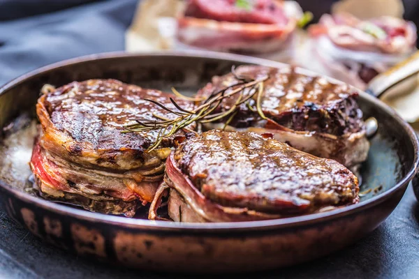 Trois Steaks Filet Bœuf Grillés Recouverts Bacon Sur Une Poêle — Photo