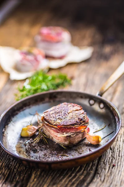Close Portion Juicy Beef Tenderloin Steak Covered Bacon — Stock Photo, Image