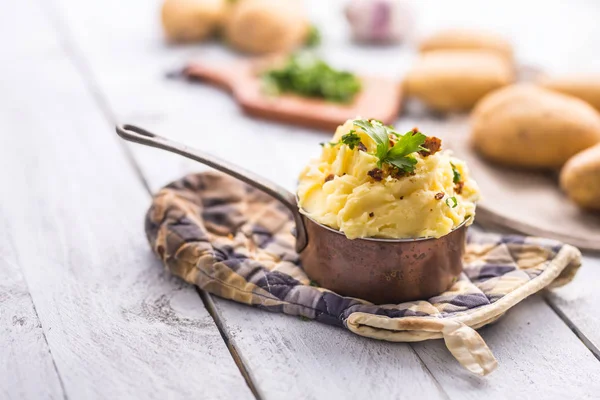 Purê Batatas Panl Velho Decorado Ervas Salsa Pedaços Bacon Assados — Fotografia de Stock