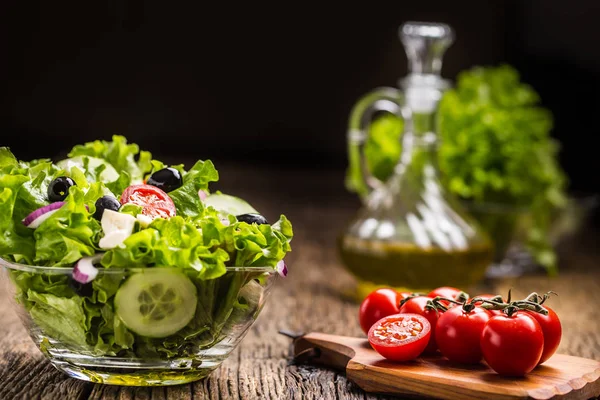 Salada Alface Legumes Com Queijo Cebola Tomates Azeitonas — Fotografia de Stock