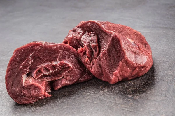 쇠고기 어두운 정육점 보드의 — 스톡 사진