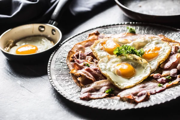 Close Roasted Bacon Egg Herbs Plate — Stock Photo, Image