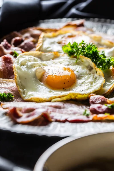 Close Roasted Bacon Egg Herbs Plate — Stock Photo, Image