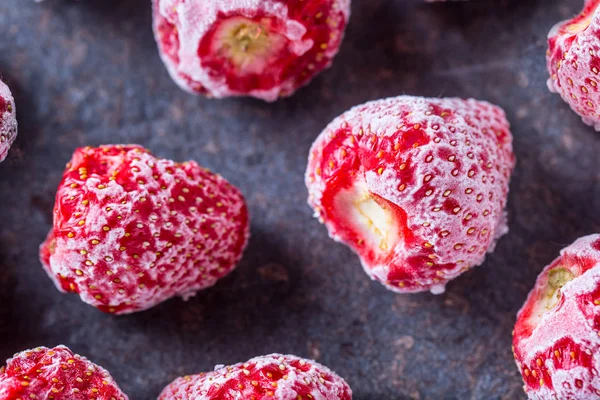 Gros Plan Fraises Congelées Couvertes Givre — Photo