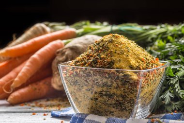 Baharat baharat çeşni vegeta kurutulmuş havuç maydanoz kereviz parsnips ve tuz veya glutamat olmadan.