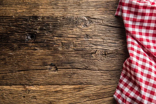 Červená Kostkovaná Kuchyňský Ubrus Rustikální Dřevěný Stůl — Stock fotografie