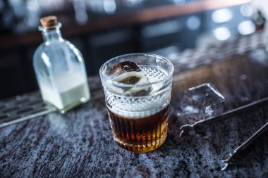 Barcounter gece kulübü ya da Restoran Beyaz Rus kokteyl içki