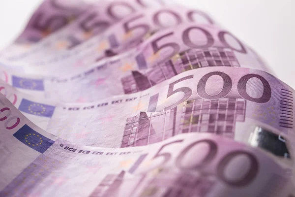 Close-up cinco notas de euro assoladas moeda e moeda — Fotografia de Stock