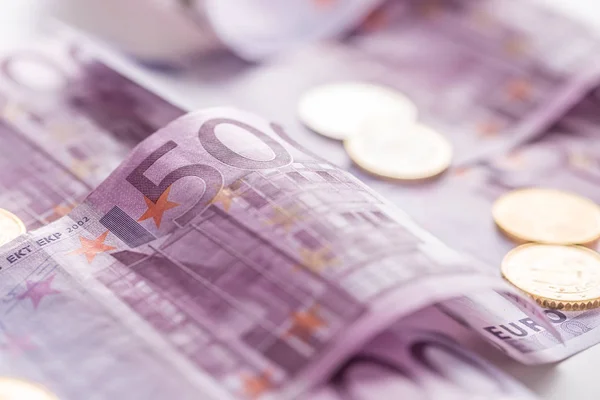 Nahaufnahme Fünf-Euro-Banknoten Münzen Geld und Währung — Stockfoto
