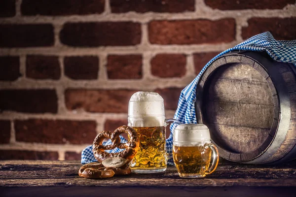 Oktoberfest large and small beer with pretzel wooden barrel and blue tablecloth — Stock Photo, Image