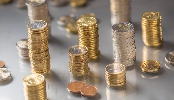 Towers of the euro coins stacked in different positions — Stock Photo, Image