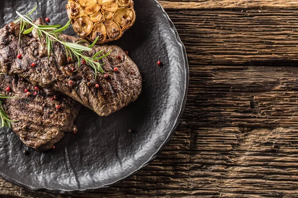 Grillad biff RIB Eye Steak med vitlök rosmarin salt och kryddor — Stockfoto