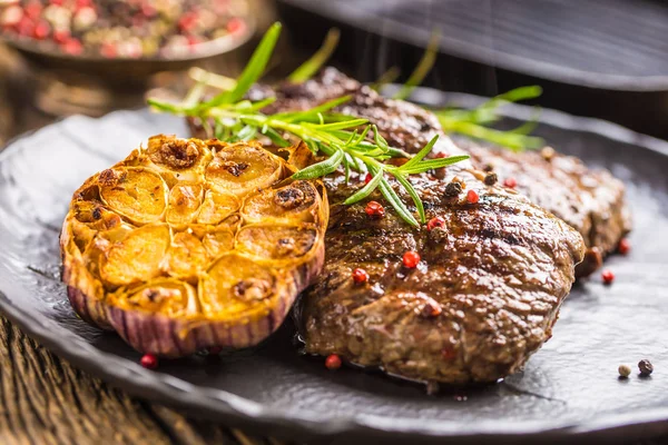 Grillad biff RIB Eye Steak med vitlök rosmarin salt och kryddor — Stockfoto