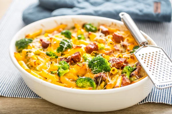 Baked pasta penne with broccoli smoked pork neck mozzarela cheese and othe ingredients — Stock Photo, Image