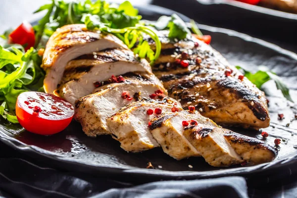 Chicken breast grilled with spices peper salt tomatoes and arugula — Stock Photo, Image