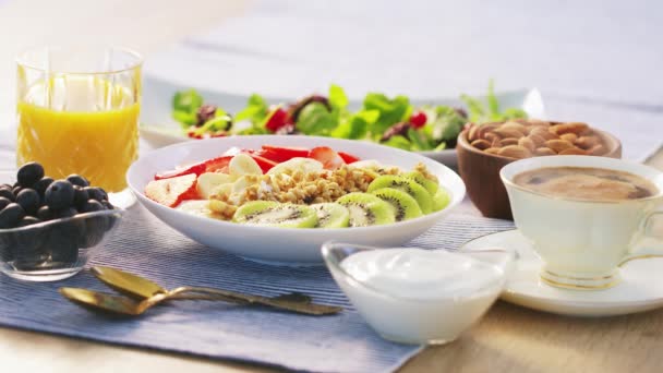 Vapor Que Sube Del Café Caliente Desayuno Saludable Muesli Granola — Vídeos de Stock