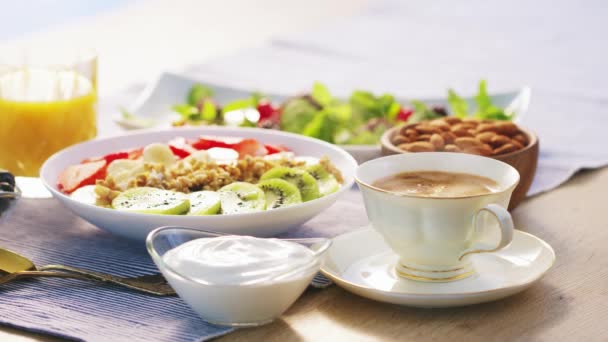 Stoom Stijgt Uit Hete Koffie Gezond Ontbijt Van Muesli Granola — Stockvideo