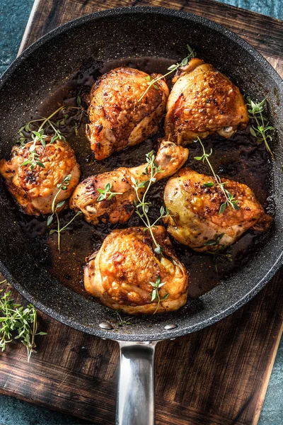 Tasty Chicken Legs Roasted Ceramic Pan Thyme Top View — Stock Photo, Image