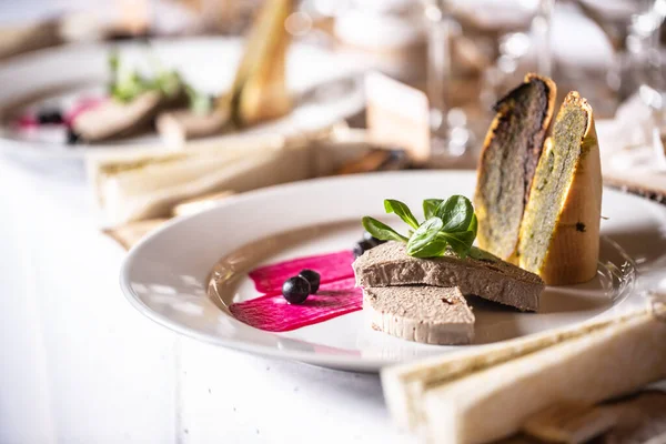 Foie Gras Con Pastelería Fresca Plato Decorado Profesionalmente —  Fotos de Stock