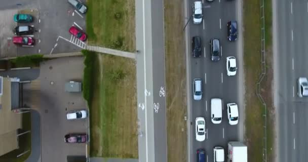 Luchtfoto Overhead schot van auto's waarop A Road of A Highway — Stockvideo