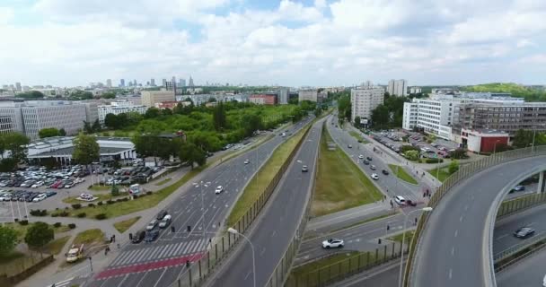 Widok ogólny na skrzyżowaniu autostrady A Zdjęcia lotnicze — Wideo stockowe