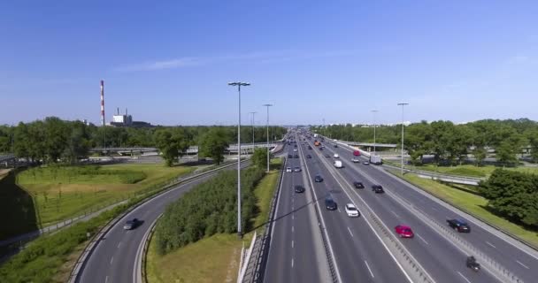 Vista aérea panorámica de una intersección de autopista — Vídeo de stock