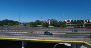 Otoban yan görünüm. Sıkışık çevre yolu. Hava atışı